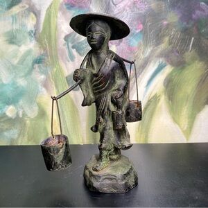 Orientał Bronze Water Carrier Figurine